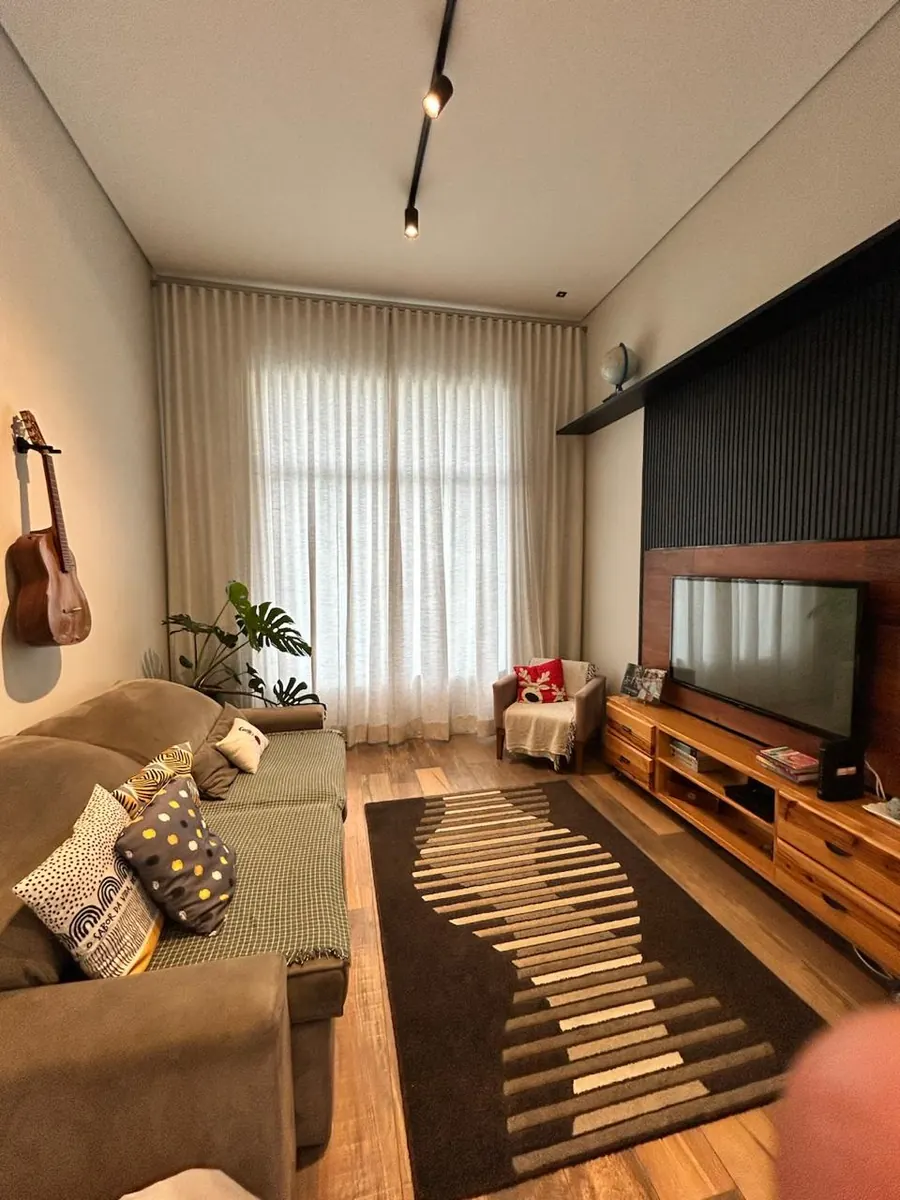 Cortina dupla sob medida em sala residencial