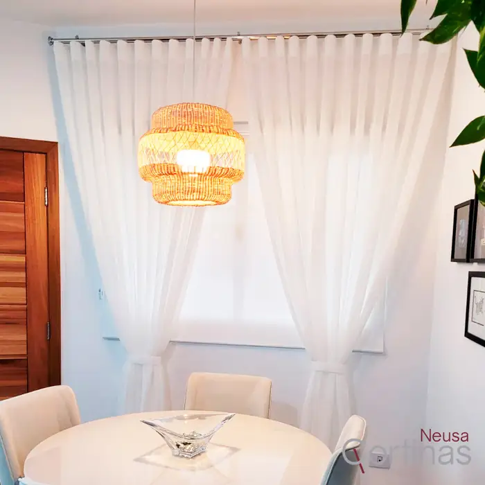 Cortina blackout sob medida em quarto residencial — camada dupla com vedação de luz