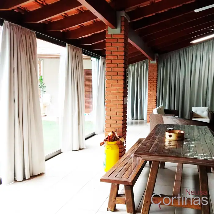 Cortina sob medida em ambiente residencial — atendimento da Neusa Cortinas em Itatiba